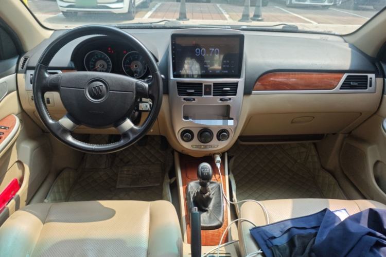 Used Buick Excelle 2011 1.6 LE-MT Center Console