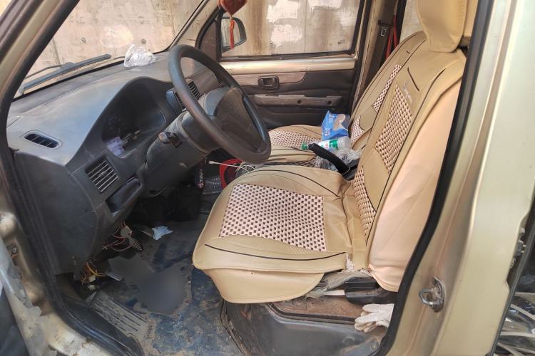 Used Wuling Rongguang 2011 1.2L Base Version
