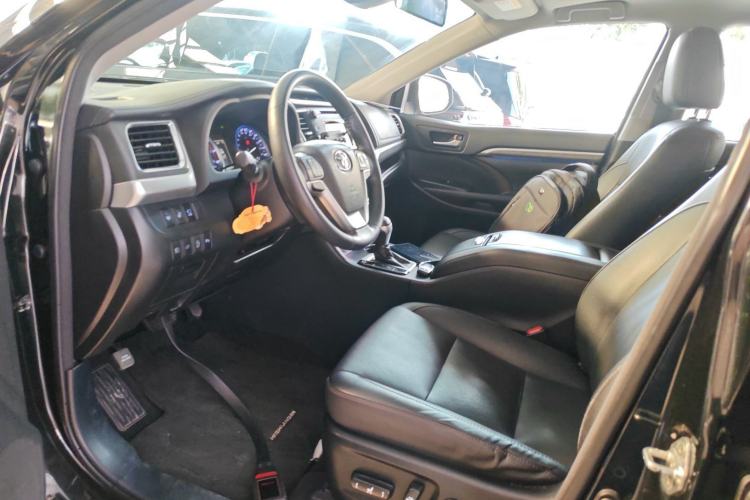 Used Toyota Highlander 2018 2.0T Four-Wheel Drive Luxury Version 7 Seats China VI Standard