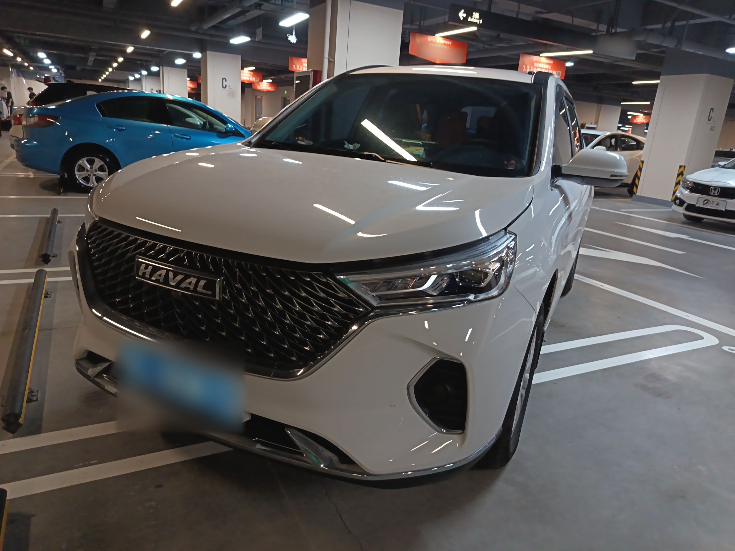 Под передней частью автомобиля