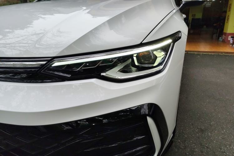 Used Volkswagen Golf 2025 300TSI R-Line
