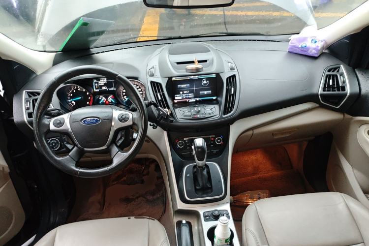 Used Ford Kuga 2013 2.0L GTDi Four-Wheel-Drive Elite Model Center Console