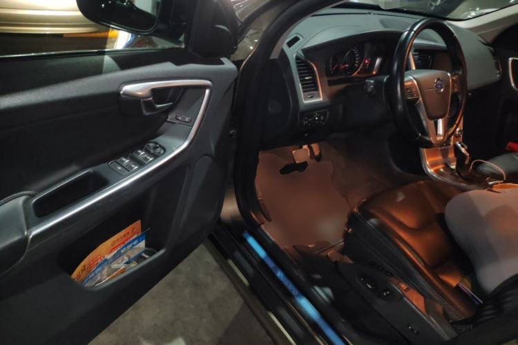 Used Volvo XC60 2017 T5 AWD Smart Upgrade Model