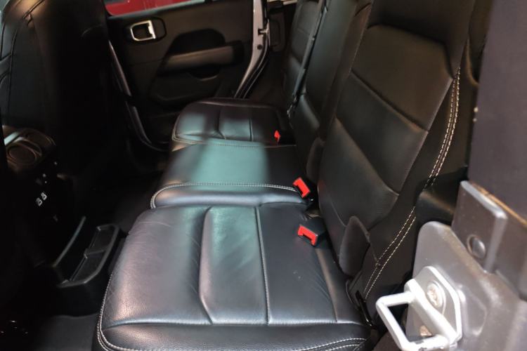 Used Jeep Wrangler 2019 2.0T Sahara Four-Door Version China VI Emission Standard
