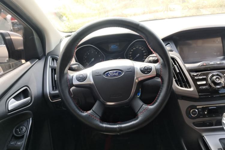 Used Ford Focus 2012 Sedan 1.6L Automatic Fashion Edition
