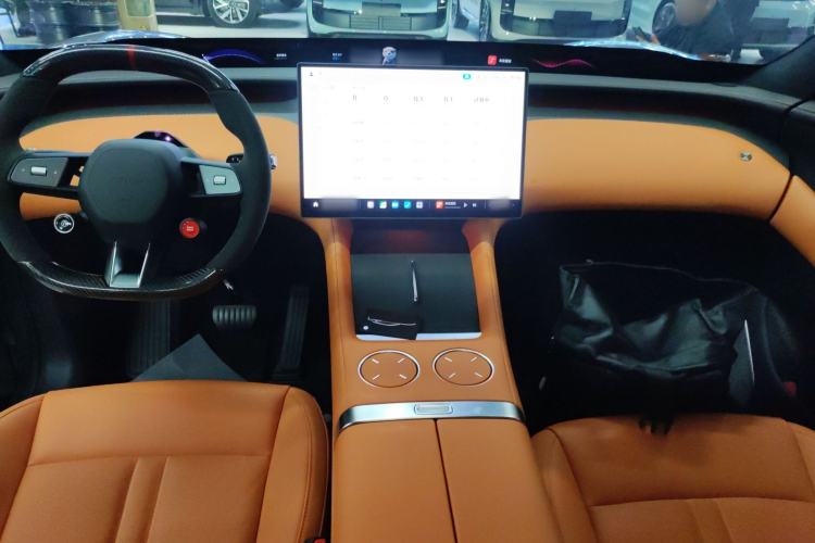 Used Xiaomi Auto YU7 2025 Ultra-Long Range High-Performance All-Wheel-Drive Max Edition Center Console