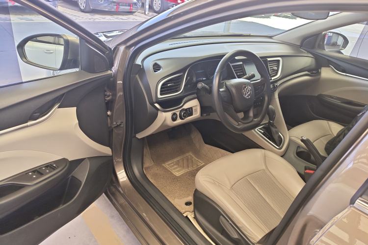 Used Buick GT 2017 15N Automatic Elite Version Driver Seat