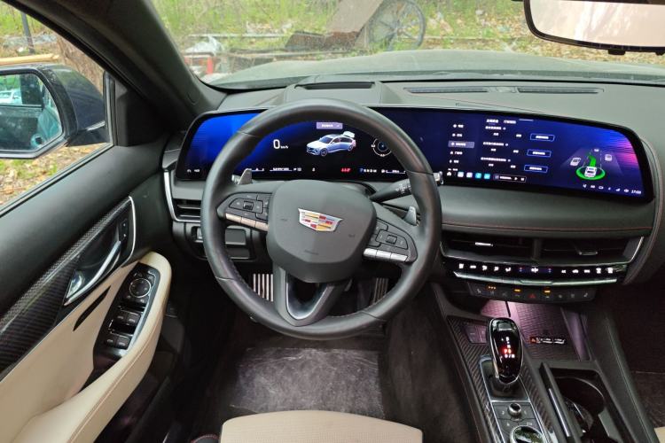 Used Cadillac CT5 2023 28T Platinum Edition Steering Wheel