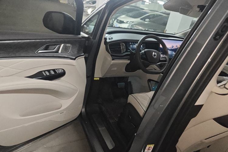 Used Denza D9 2024 DM-i 970 Luxury Model