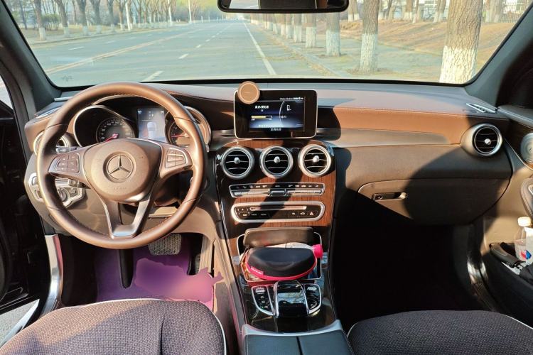 Used Mercedes-Benz GLC 2019 GLC 260 L 4MATIC Dynamic Model Center Console