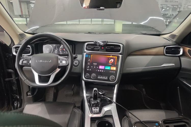 Used Lynk & Co 01 2019 2.0T Two-Wheel-Drive Pro Version China VI Standard Center Console