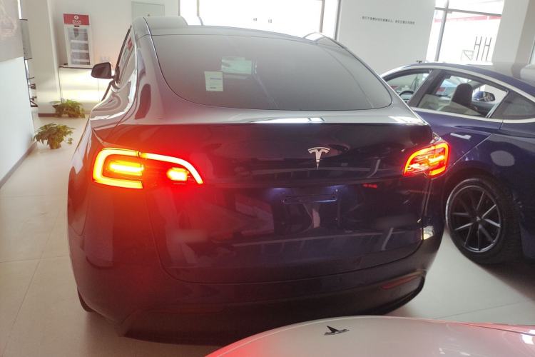 Used Tesla Model Y 2021 Long-Range All-Wheel-Drive Version 3D7
