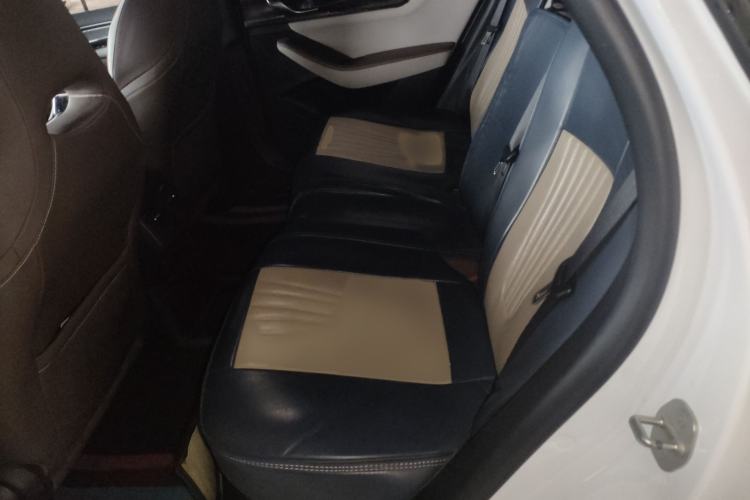 Used BYD Qin PLUS 2024 HONOR Edition DM-i 120KM Leading Model Interior 4