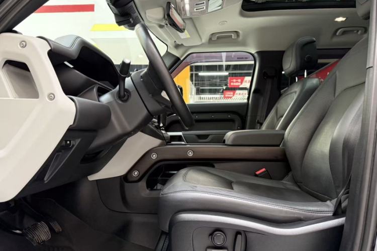 Used Land Rover Defender 2023 Facelift 110 3.0T P400 Dark Edition
