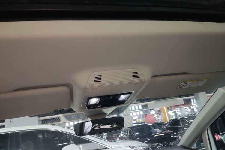 Used Volkswagen Viloran 2024 330TSI Luxury Edition Headliner