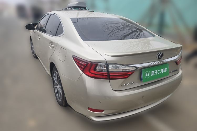 Used Lexus ES 2015 300h Comfort Edition
