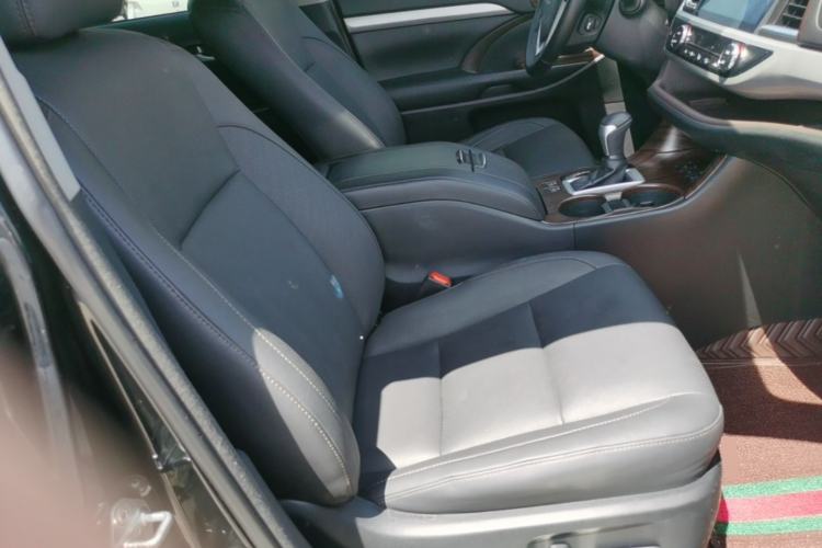 Used Toyota Highlander 2018 2.0T Four-Wheel Drive Luxury Edition 7 Seats China V Emission Standard
