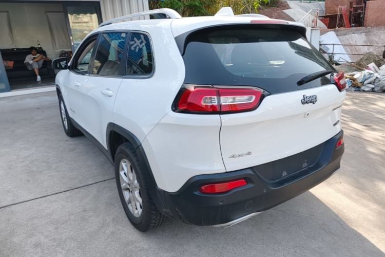 Used Jeep Cherokee 2016 2.4L Professional Smart Version
