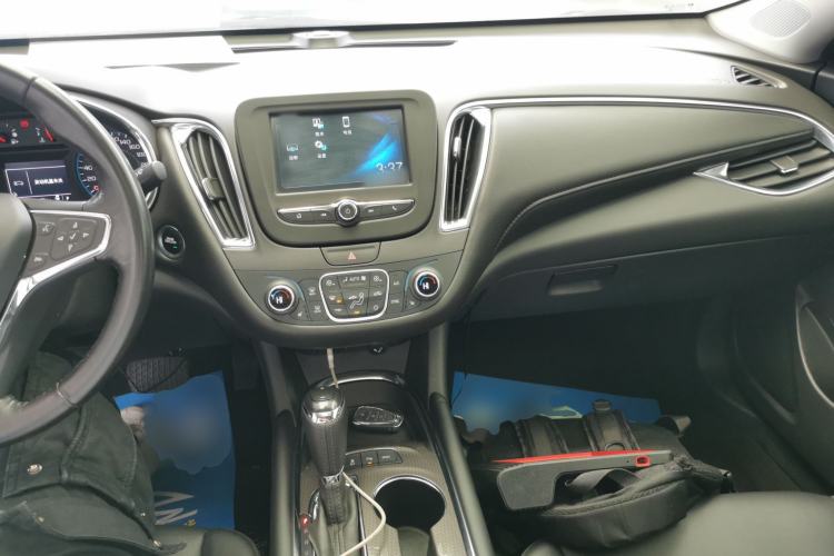 Used Chevrolet Malibu XL 2017 1.5T Automatic Ruichi Edition Center Console