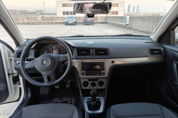 Used Volkswagen Gran Lavida 2013 1.6L Manual Fashion Model