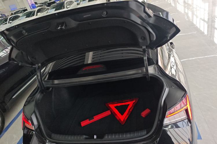 Used Hyundai Elantra 2023 1.5L CVT LUX Prestige Edition