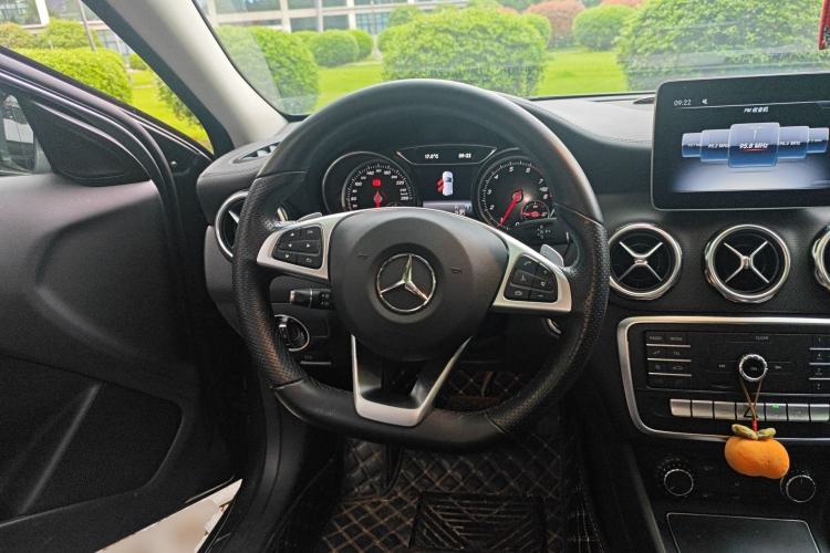 Used Mercedes-Benz GLA 2019 GLA 200 Fashion Model Steering Wheel