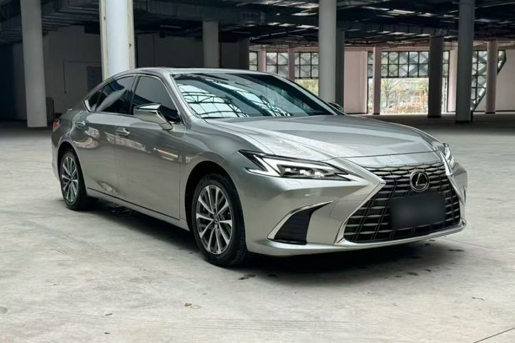 Used Lexus ES 2025 300h Deluxe Edition
