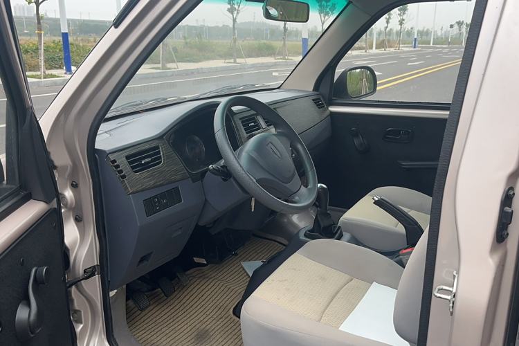 Used Jinbei Hiace X30 2023 1.5L Super-Comfortable Passenger Van 5/6/7-Seater Non-Air-Conditioned Version Model SWC15M