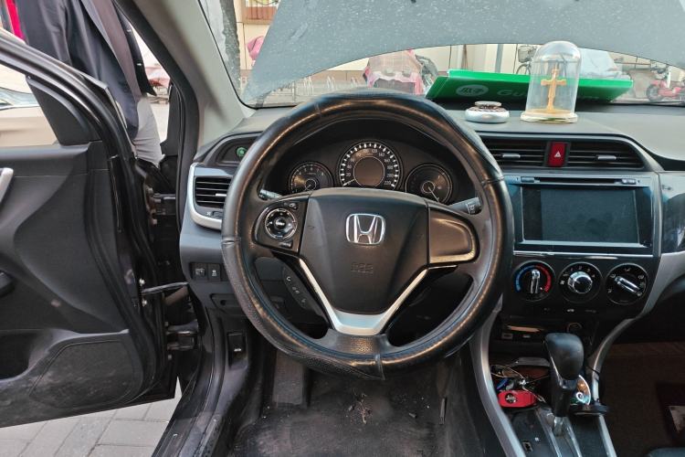 Used Honda Crider 2015 1.8L automatic luxury edition
