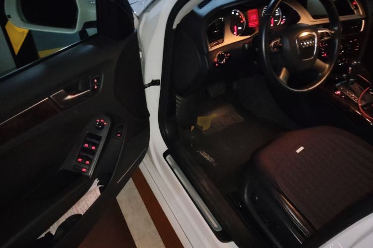 Used Audi A4L 2012 2.0 TFSI automatic Comfort trim level