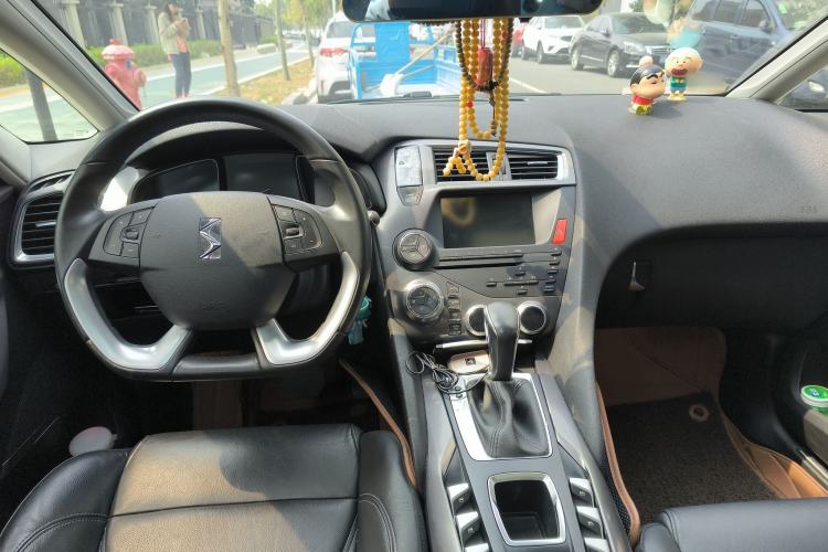 Used DS 5 2014 1.6T Luxury Edition THP160 Center Console