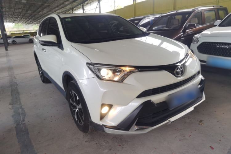 Used Toyota RAV4 2016 2.0L CVT Two-Wheel Drive Fashion Edition China V Standard
