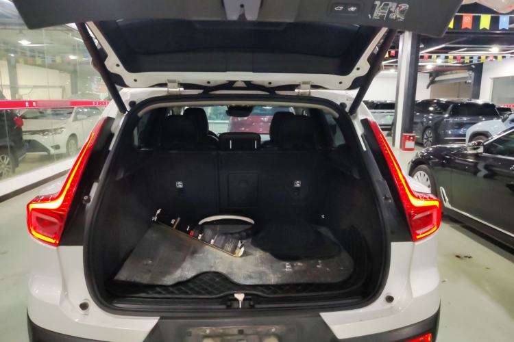 Used Volvo XC40 2019 T4 Four-Wheel Drive Dawn Ice White
