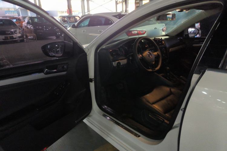 Used Volkswagen Sagitar 2018 280TSI DSG Ignite Edition Driver Seat