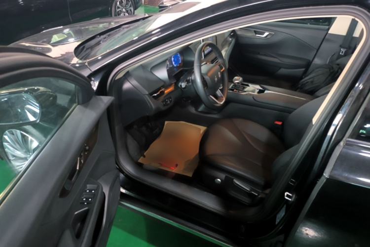 Used Hongqi E-QM5 2022 431 km Charge & Enjoy Edition