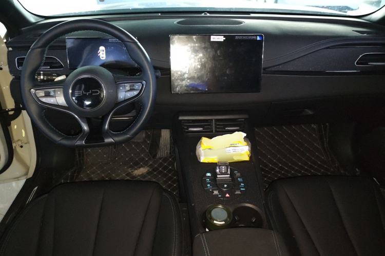Used BYD Seal 06 New Energy 2025 DM-i Smart Drive 80KM Prestige Model Center Console