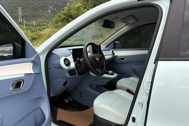 Used Dongfeng NAMMI BOX 2022 Revised Light Wind Edition 201 km Standard Version
