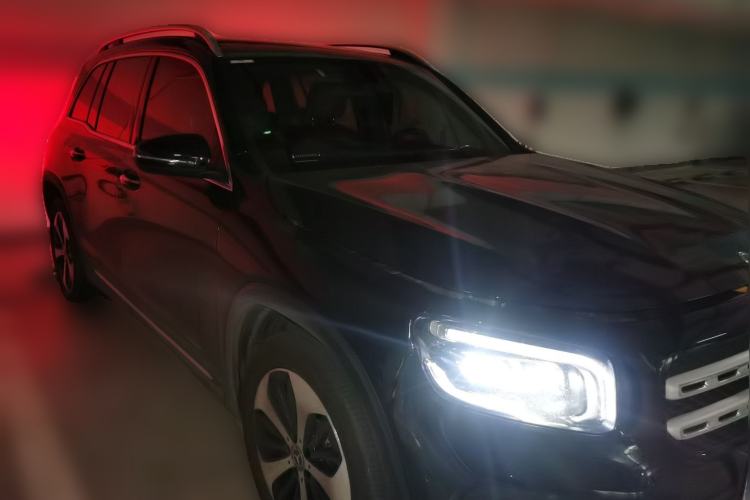 Used Mercedes-Benz GLB 2023 GLB 220 Fashion Model Front Right 45 Deg