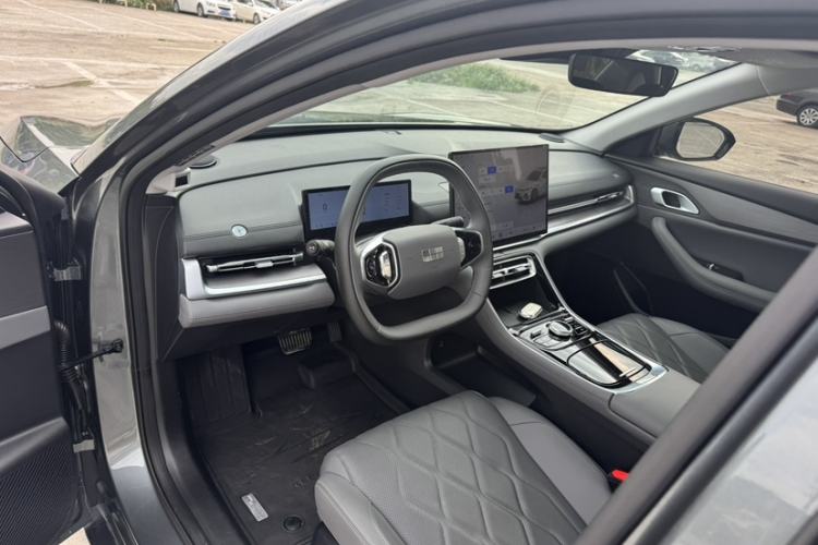 Used Geely Galaxy A7 2025 Model EM-i 70km Launch Edition Interior 8