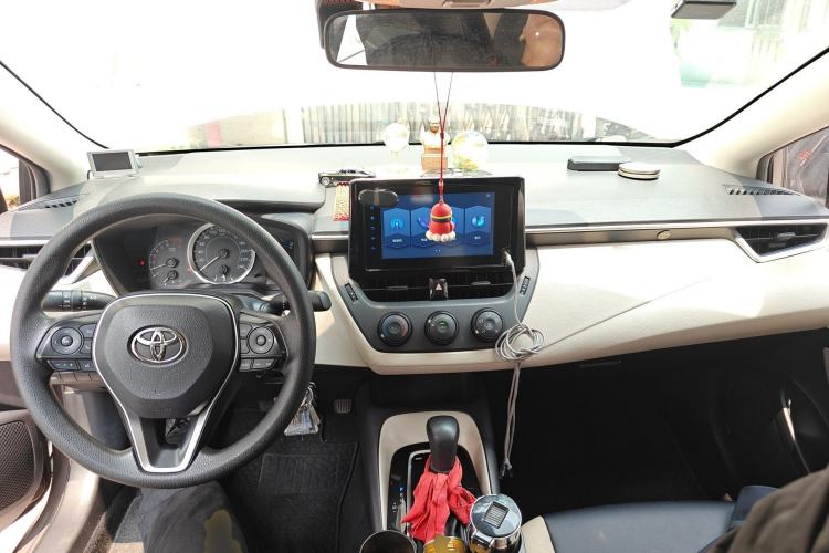 Used Toyota Corolla 2021 1.2T S-CVT Pioneer Edition Center Console