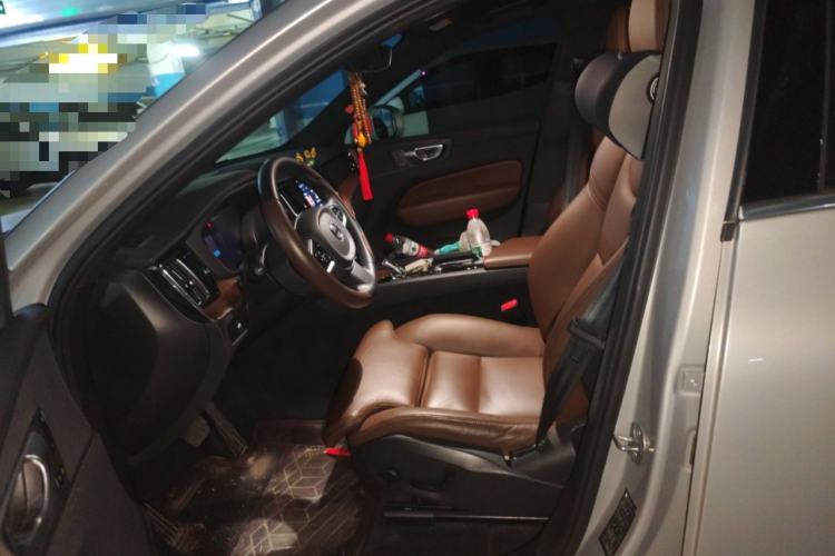 Used Volvo XC60 2024 B5 4x4 Smart Luxury Edition Left Front Seat