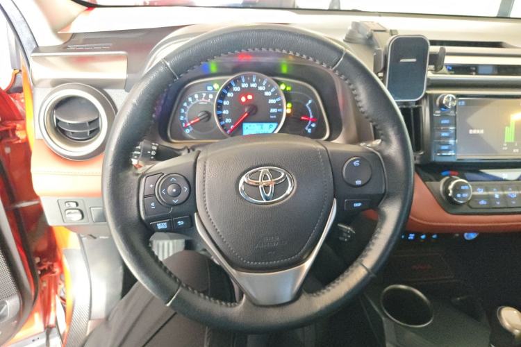 Used Toyota RAV4 2015 2.5L Automatic 4x4 Elite Edition Steering Wheel