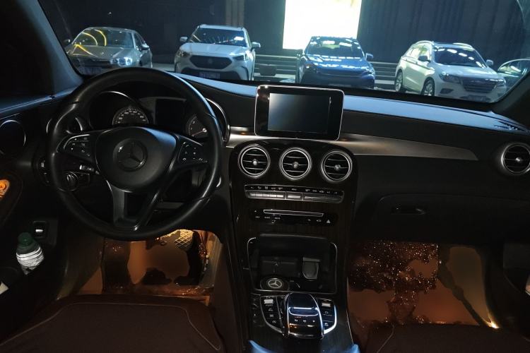Used Mercedes-Benz GLC 2019 GLC 260 L 4MATIC Dynamic Model Center Console