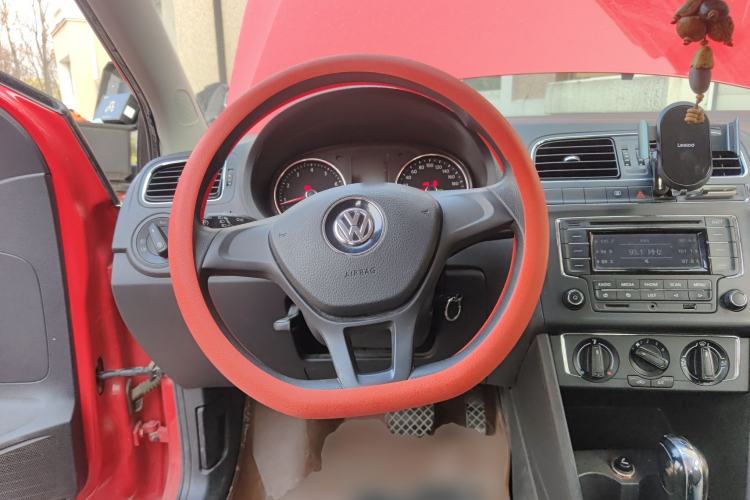 Used Volkswagen Polo 2014 1.6L Automatic Comfort Edition Steering Wheel