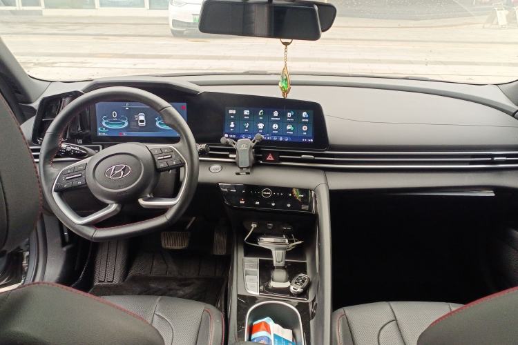 Used Hyundai Elantra 2022 1.5L CVT 20th Anniversary Edition Center Console