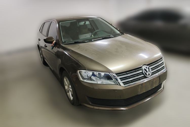 Used Volkswagen Gran Lavida 2013 1.6L Manual Fashion Model
