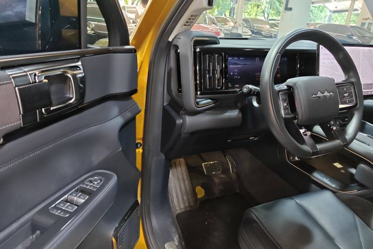 Used Formula Leopard Leopard 5 2023 Navigator Edition