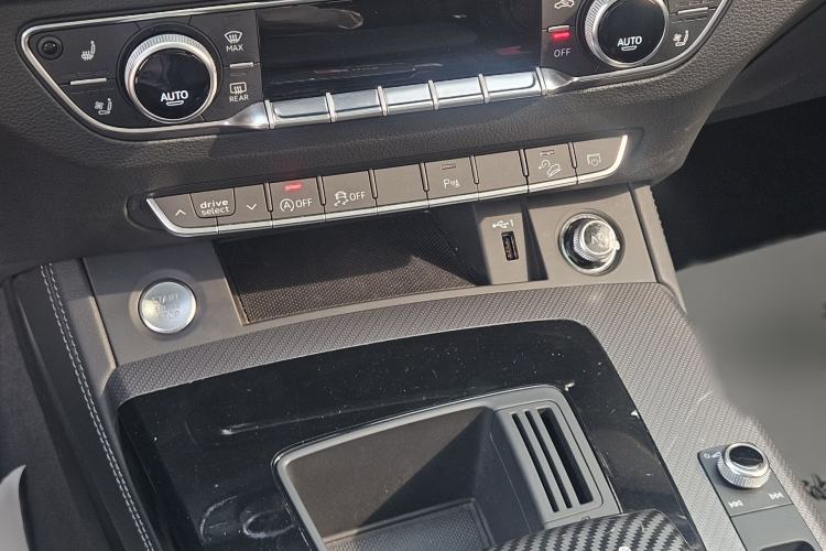 Used Audi Q5L 2022 40T Fashionable and Dynamic Model