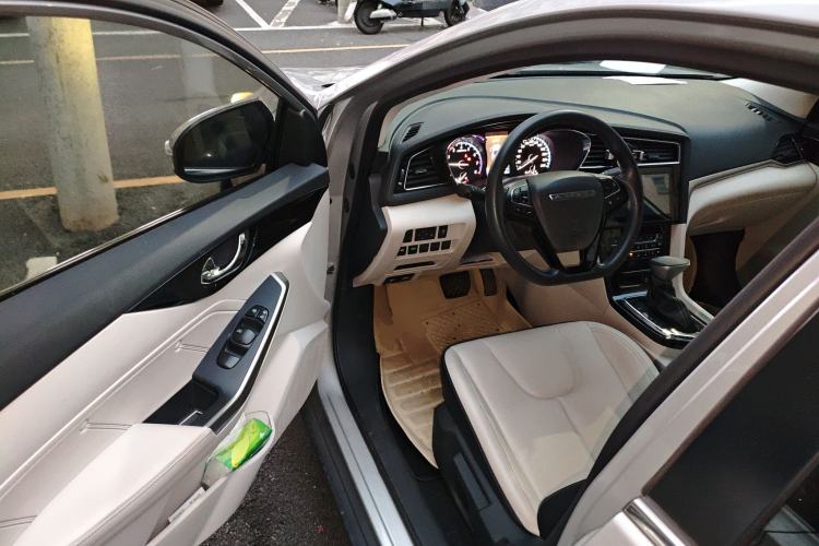 Used Venucia D60 2018 1.6L CVT Smart Connect Elite Edition