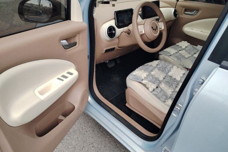 Used Wuling Hongguang MINIEV 2025 Four-Door Version Premium Edition Driver Seat